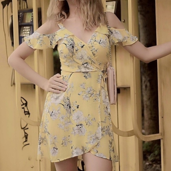 Rue21 Printed Flowy Mini dress floral Butter Marigold off the shoulder Size S - Picture 8 of 9